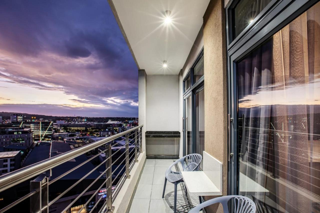 Menlyn Maine Residence Unit 1419 Pretoria-Noord Eksteriør billede